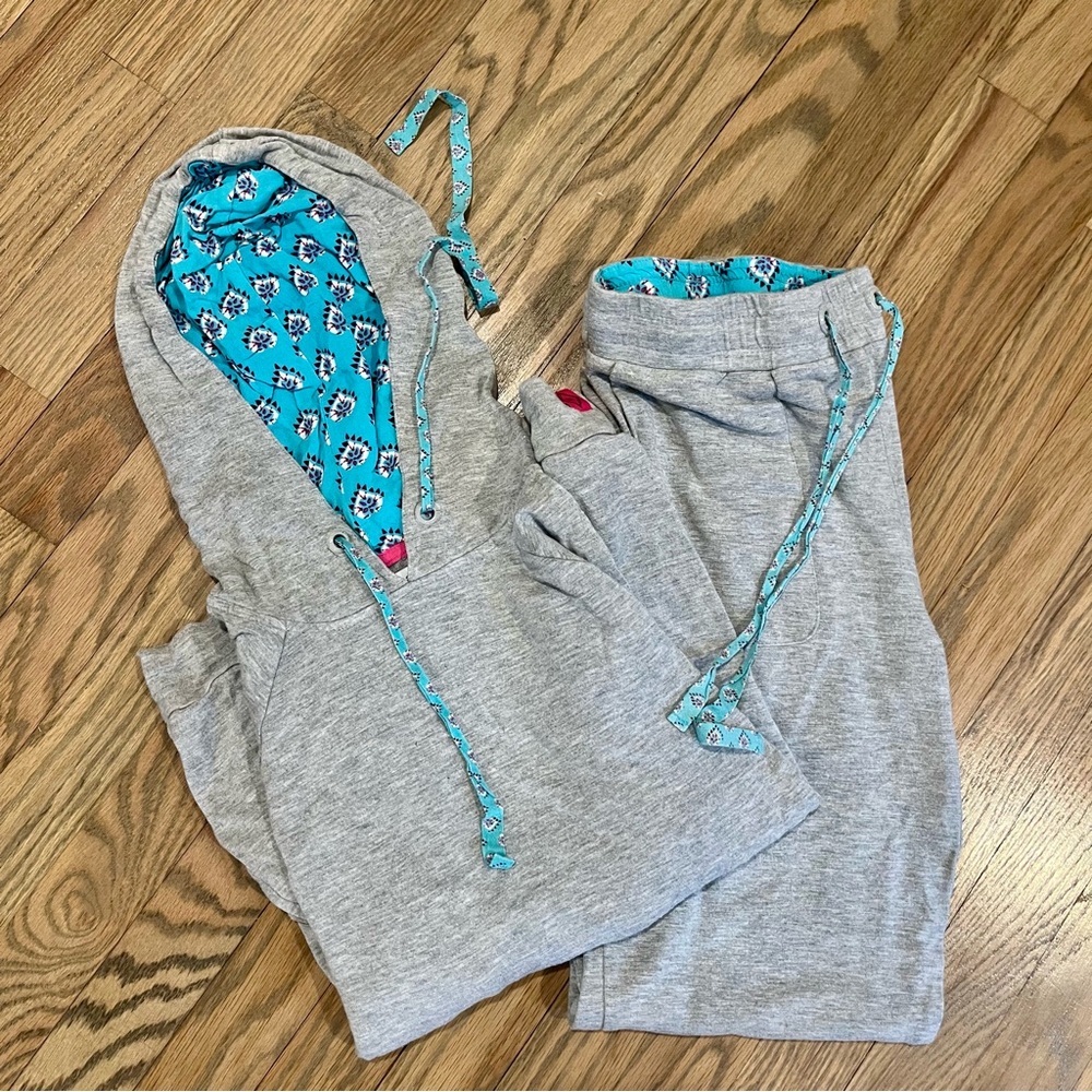 Vera Bradley Gray Pajama Set Cozy Hooded Top and Full-Length Pants - Picture 2 of 8